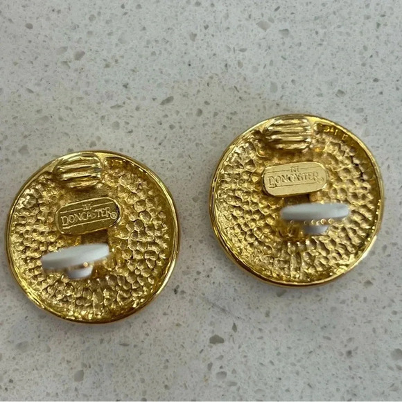 Vintage Signed DONCASTER Clip-On Metal & Gold Tone Coin Earrings - Gorgeous! - Picture 3 of 5